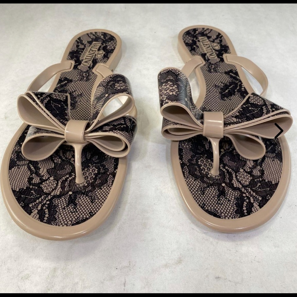Authentic Valentino Garavani Flats Black Floral